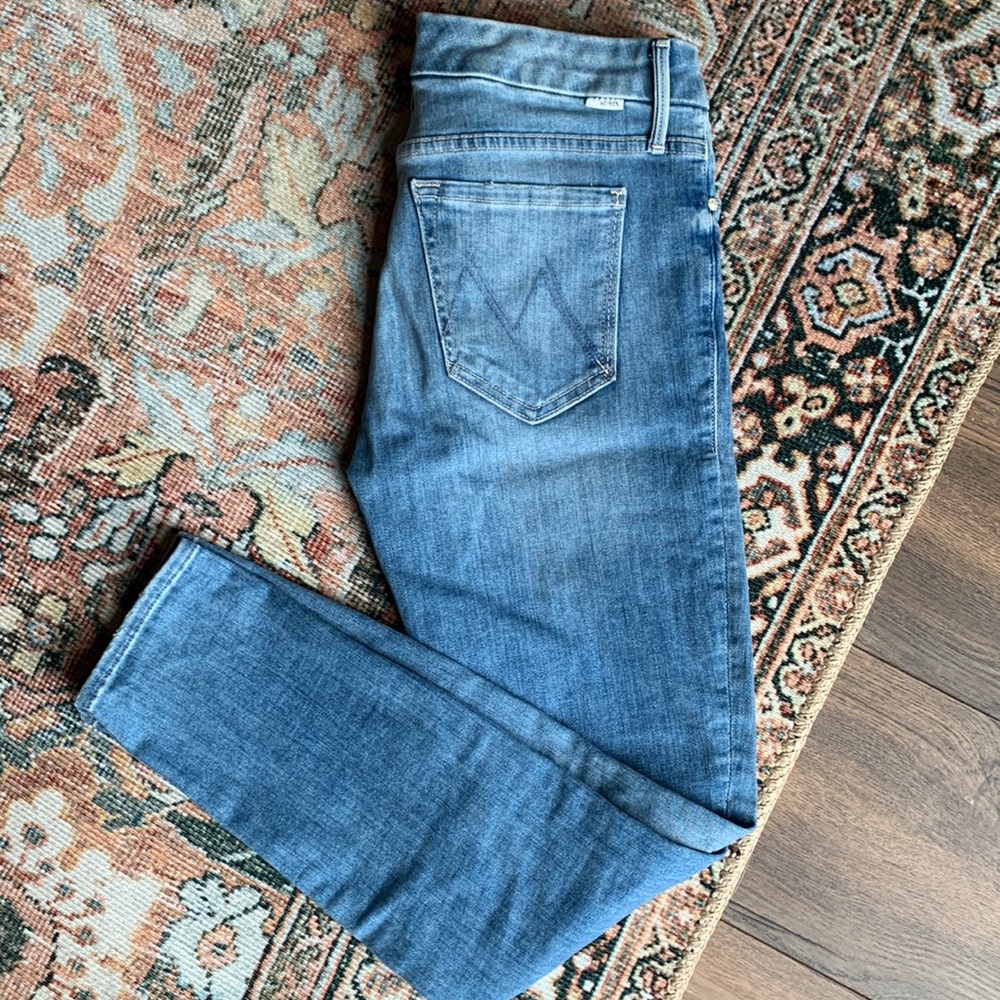 “The Looker Cropped” Mother Jeans. Light wash, size 27. LIKE NEW!